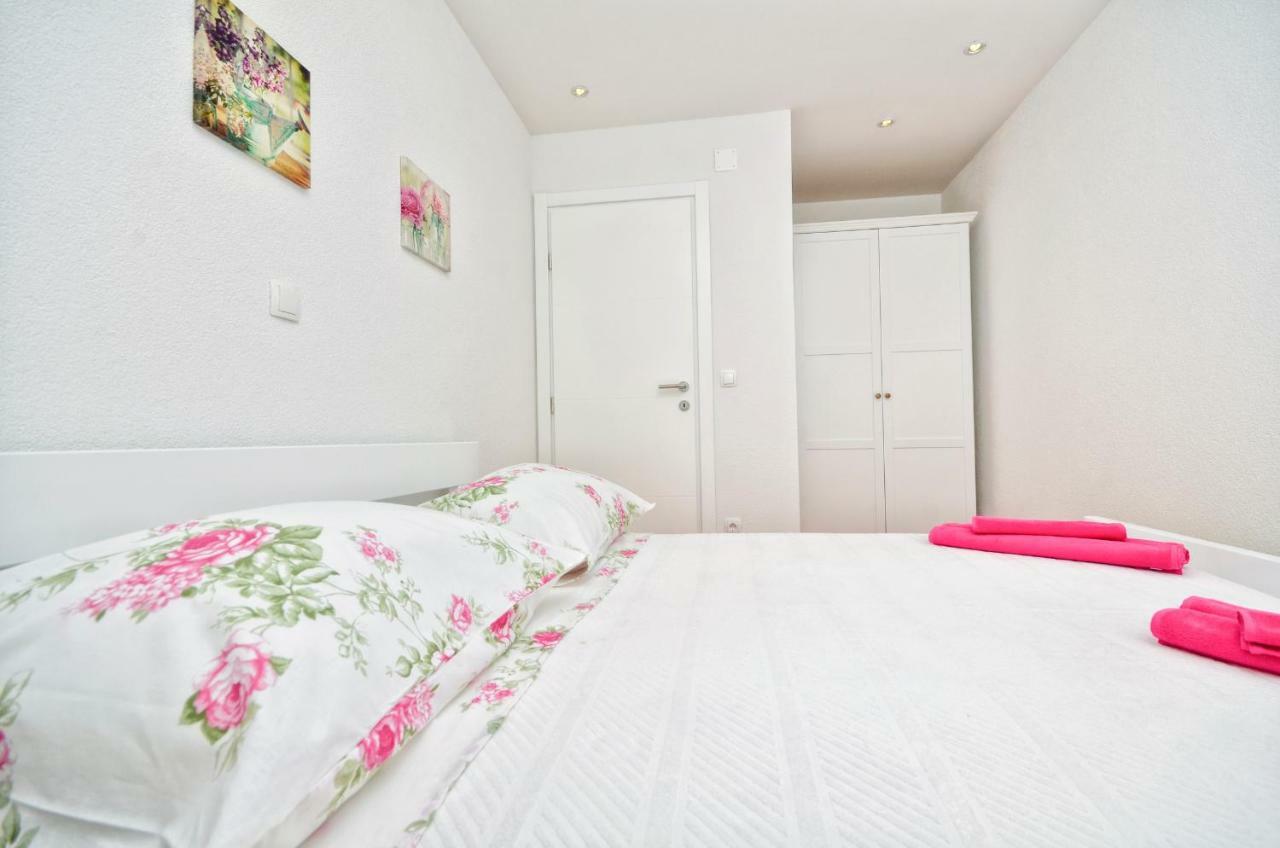 Apartments Vekic Makarska Esterno foto